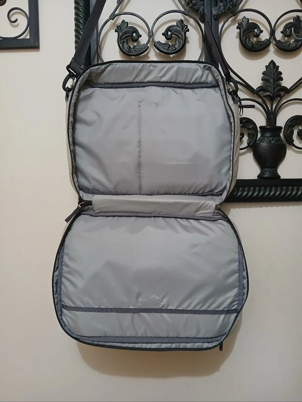 Patagonia Messenger Travel/School Lifestyle/Labtop Bag Unisex